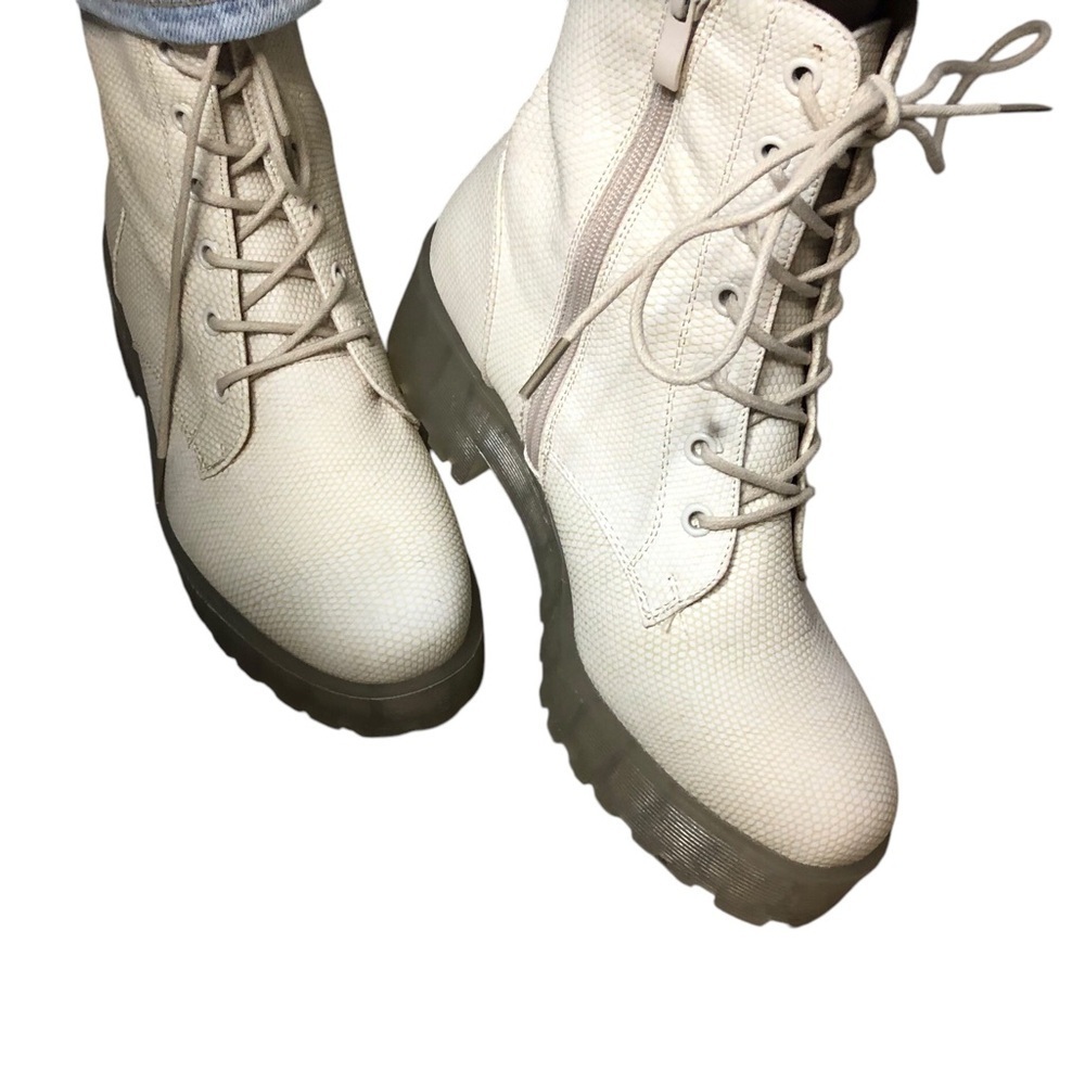 DL Dirty Laundry Lace Up Lug Combat Boots Sz 9/40 Cream Gold Faux Croc Platform - Picture 3 of 11